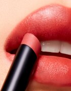 MAC Cosmetics Powder Kiss Velvet Blur Slim Stick hidratáló matt rúzs árnyalat Sweet Cinnamon 2 g
