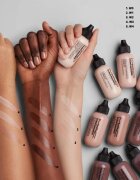 MAC Cosmetics Studio Radiance Face and Body Radiant Sheer Foundation könnyű alapozó arcra és testre árnyalat W3 50 ml