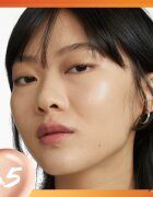 MAYBELLINE NEW YORK SuperStay Vitamin C Skin Tint szérum egységesíti a bőrszín tónusait árnyalat 6.5 30 ml