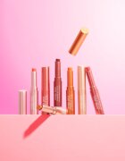 MUA Makeup Academy Hydra Juice Peptide Shimmer Lip Stylo csillogó rúzs tápláló hatással árnyalat Cherry Kiss 1.5 g
