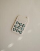Mushie Pop-It Phone interaktív játék gyermekeknek Cambridge Blue 10m+ 1 db