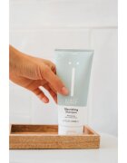 Naif Personal Care Shampoo finom állagú tisztító sampon minden hajtípusra 200 ml