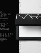 Nars MINI Light Reflecting SETTING POWDER - PRESSE hosszan tartó fixáló púder mini árnyalat CRYSTAL 3 g