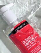 Neutrogena Clear & Defend+ tisztító gél pattanások ellen 200 ml