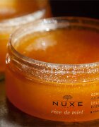 Nuxe Rêve de Miel Deliciously Nourishing Body Scrub tápláló testpeeling 175 ml