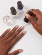 OPI Natural Nail Strengthener alapozó körömlakk feszesítő hatással 15 ml