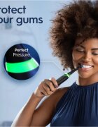 Oral-B iO White Clean elektromos fogkefe töltőtokkal Matte Black 1 db