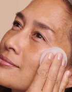 Peter Thomas Roth EVEN SMOOTHER™ Glycolic Retinol Resurfacing Peel Pads arctisztító peeling párnácskát éjszakára 1 kapsz.