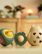 Petite&Mars Bear Basil 0m+ csörgő Misty Green 1 db