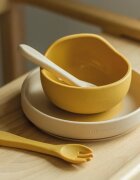 Petite&Mars Take&Match Silicone Bowl tálka tapadókoronggal Intense Ochre 6 m+ 360 ml