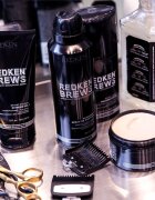 Redken Brews hajpomádé a természetes hatásért agyaggal 100 ml