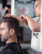 Redken Brews modellező pomádé a sima megjelenésű frizuráért 100 ml