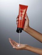 Redken Frizz Dismiss hővédő krém a rakoncátlan haj kisimítására 250 ml