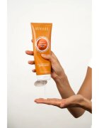 Revuele Nutty Caramel Snug Fragranced Nourishing Body Cream tápláló testkrém hölgyeknek 250 ml