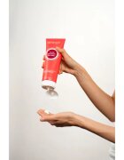 Revuele Plum & Bloom Allure Fragranced Brightening Body Cream Élénkítő testápoló hidratáló hatással hölgyeknek 250 ml