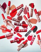 Rimmel Lasting Mega Matte matt folyékony állagú ajakrúzs 16 h árnyalat Scarlet Flames 74 ml