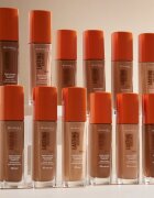 Rimmel Lasting Radiance élénkítő make-up SPF 25 árnyalat 100 Ivory 30 ml