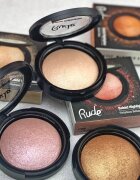 Rude Cosmetics Baked Highlighter kompakt púderes élénkítő arcra árnyalat All Eyes On Me 7 g