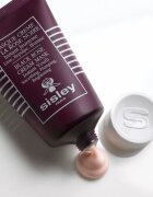 Sisley Black Rose Cream Mask krémes maszk az öregedés ellen a bőr intenzív hidratálásához 60 ml