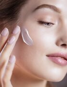 Sisley Phyto-Blanc Le Soin védő hidratáló krém bőrmegújító hatással SPF 50+ PA+++ 40 ml