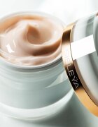 Sisley Sisleÿa L'Integral Anti-Age Fresh Gel Cream luxus ráncellenes krém kombinált és zsíros bőrre 50 ml