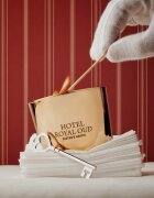 Sister's Aroma Hotel Royal Oud illatgyertya 150 g