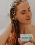 STENDERS Peppermint & Shea frissítő és tisztító peeling a hajra és a fejbőrre 300 g