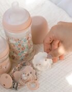 Suavinex Wonderland SX Pro Physiological Anti-Colic cumisüveg M Medium Flow 3 m+ Pink Flower 270 ml