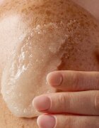 Tree Hut Shea Sugar Scrub Santal Haze cukros test peeling 510 g