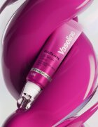 Vaseline Gluta-Hya Lip Serum hidratáló ajakbalzsam SPF 15 árnyalat Royal Plum 10 ml