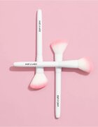 Wet n Wild Essential Blush Brush púderecset az arcra (arcpír ecset) 1 db