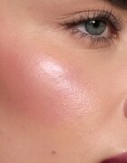 ZOEVA Velvet Love Liquid Highlighting Blush folyékony arcpirosító az élénk bőrért árnyalat Pink Nectar 13 ml