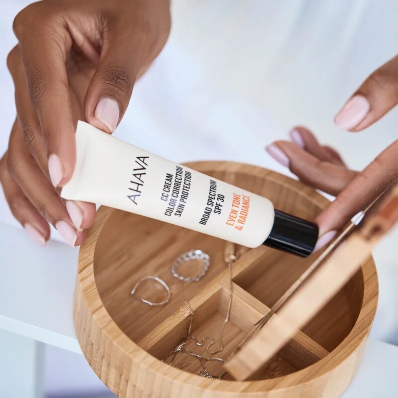 Ahava CC Cream Color Correction CC krém egységesíti a bőrszín tónusait SPF 30 30 ml