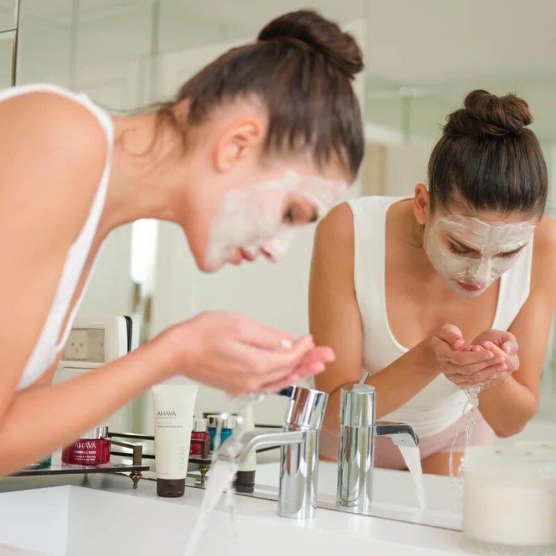 Ahava Time To Clear arcpeeling sárral 100 ml