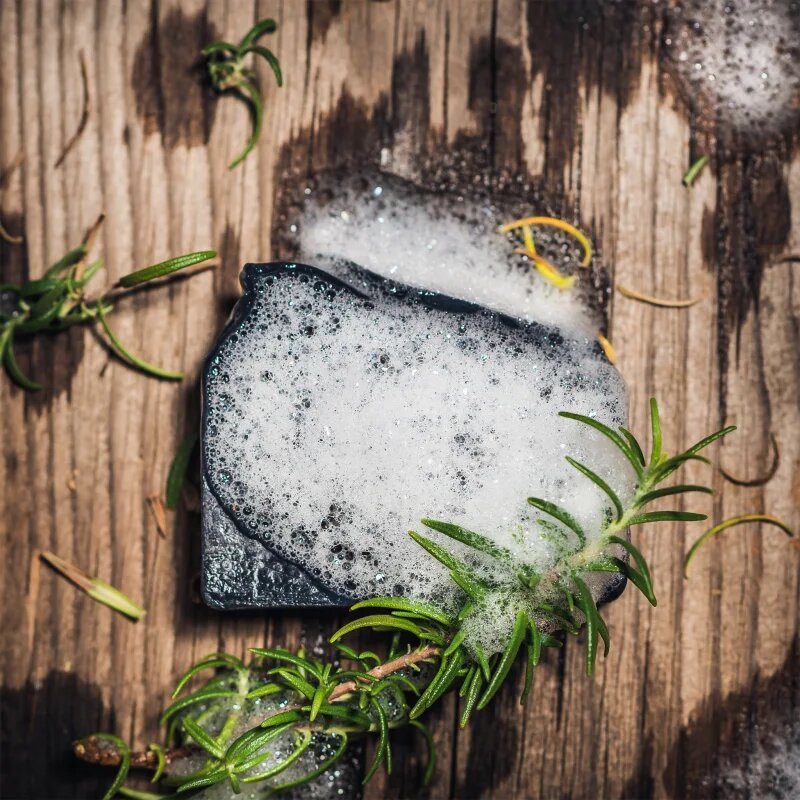 Almara Soap Natural Black As My Soul természetes szilárd szappan zsíros és problémás bőrre 90 g