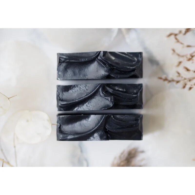 Almara Soap Natural Black As My Soul természetes szilárd szappan zsíros és problémás bőrre 90 g