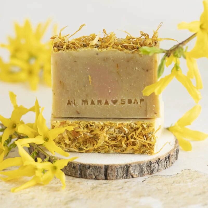 Almara Soap Natural Calendula természetes szappan száraz és érzékeny bőrre 90 g