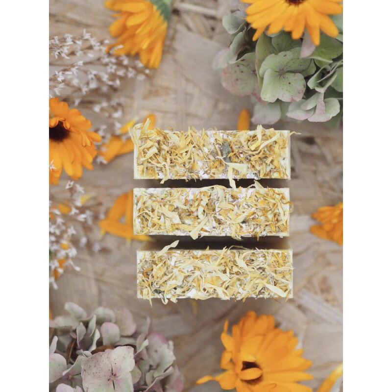 Almara Soap Natural Calendula természetes szappan száraz és érzékeny bőrre 90 g