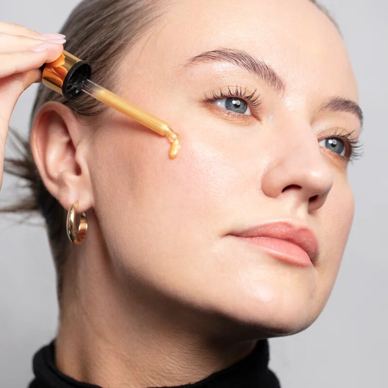 Antipodes Glow Vitamin C élénkítő szérum a bőröregedés első jeleinek eltüntetésére 10 ml