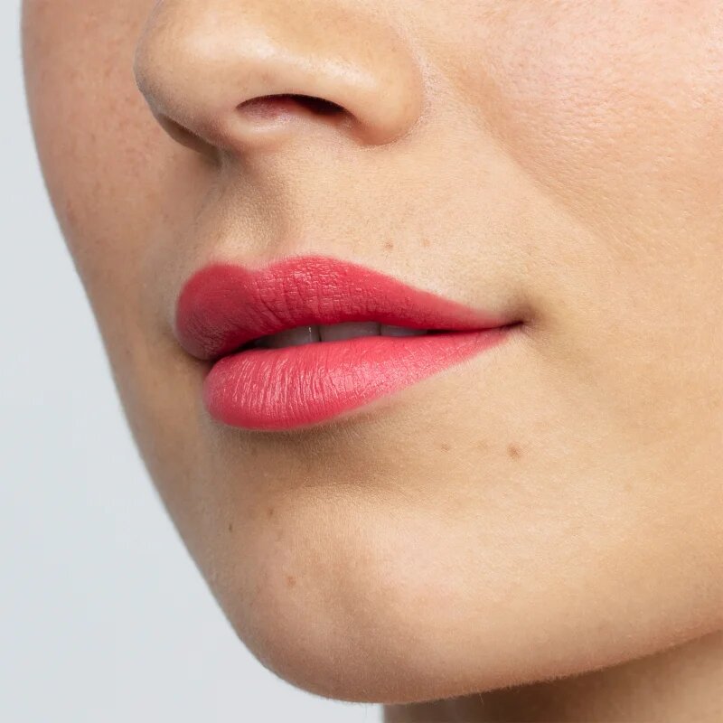 Antipodes Moisture-Boost Natural Lipstick tápláló rúzs árnyalat South Pacific Coral 4 g