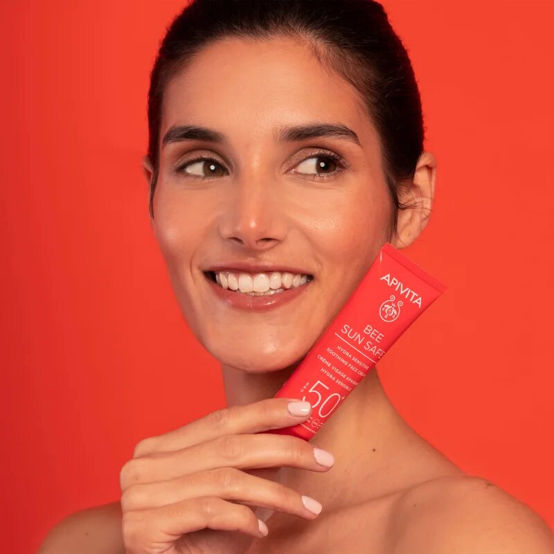Apivita Bee Sun Safe Hydra Sensitive Soothing Face Cream SPF50+ nyugtató és hidratáló krém SPF 50+ 50 ml