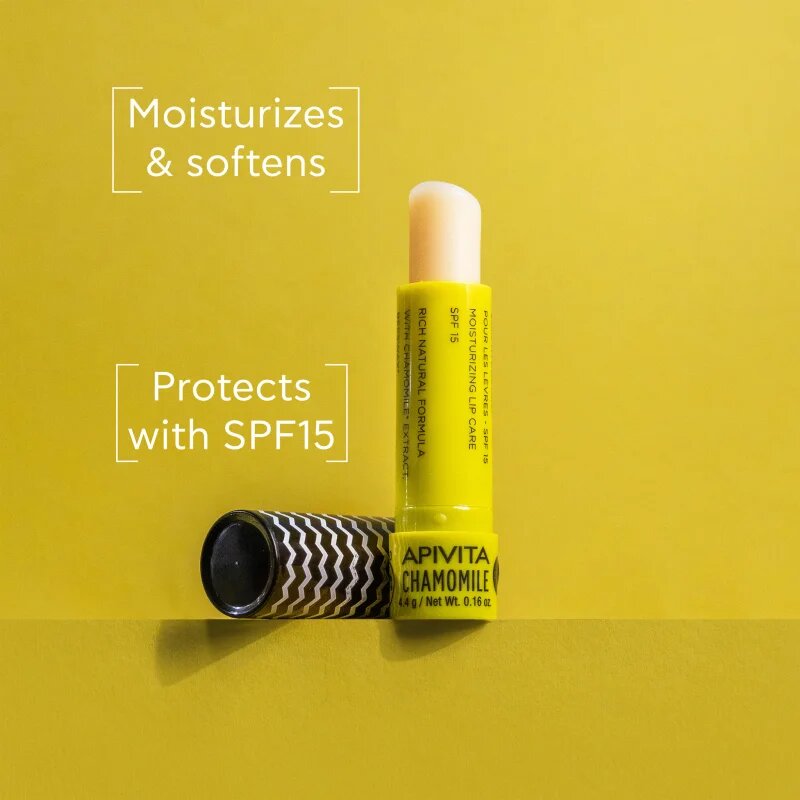 Apivita Lip Care Chamomile SPF15 hidratáló ajakbalzsam SPF 15 4.4 g