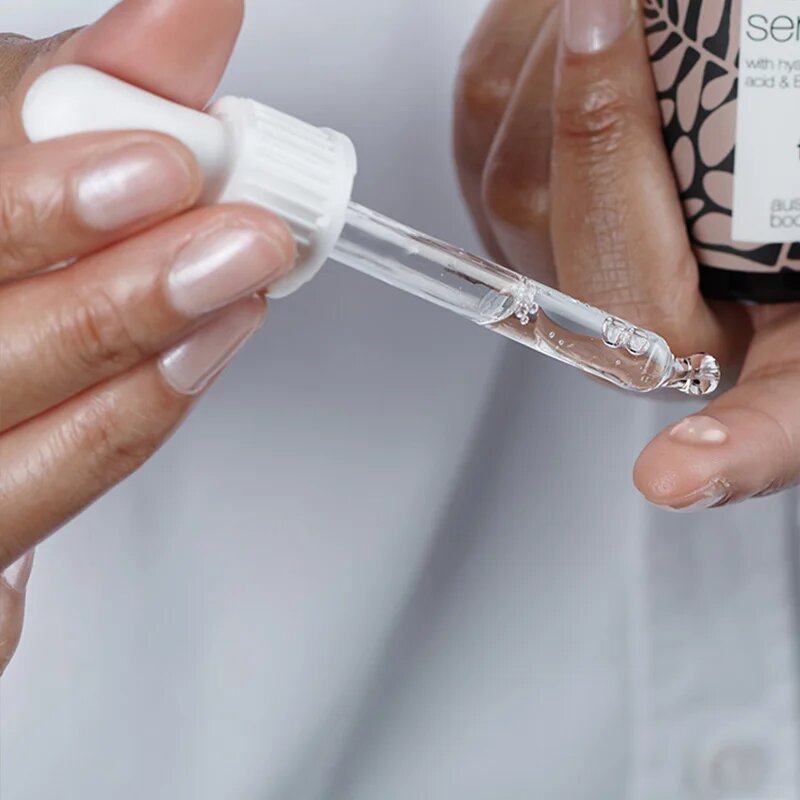Australian Bodycare Tea Tree Oil & Panthenol nyugtató és hidratáló szérum az érzékeny száraz bőrre 30 ml