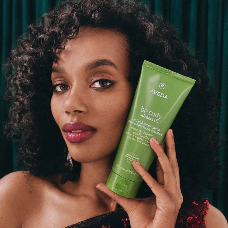 Aveda Be Curly Advanced™ Conditioner hidratáló kondicionáló göndör hajra 250 ml