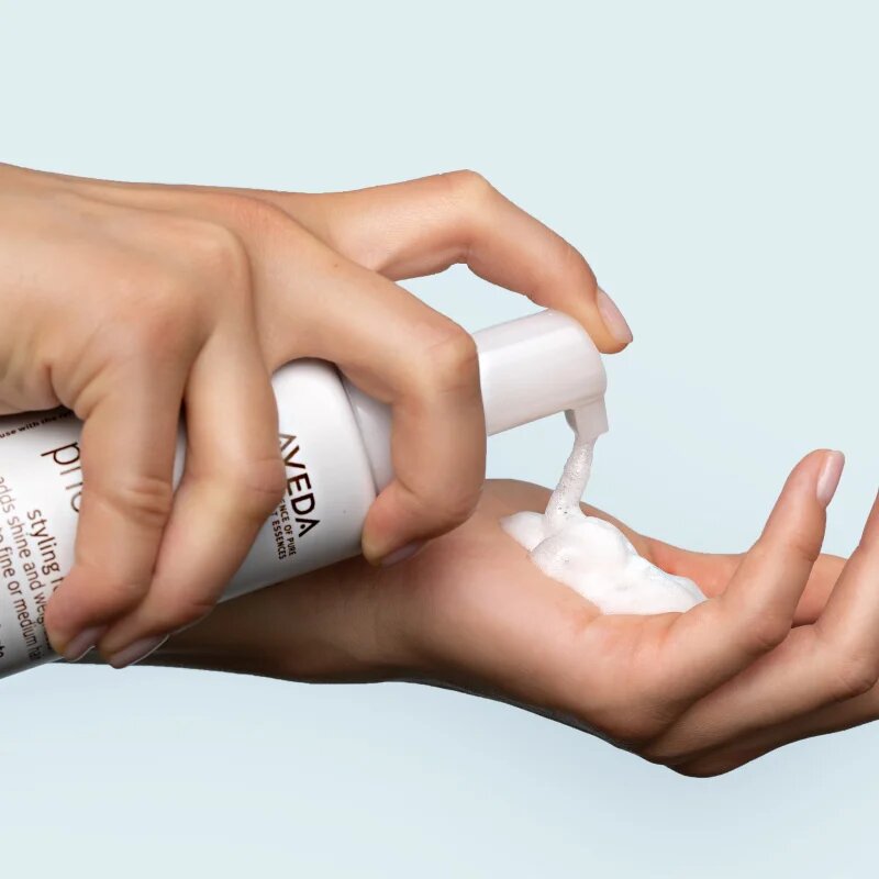 Aveda Phomollient™ Styling Foam formázó hajhab a frizura fixálásához vékonyszálú és normál hajra 200 ml