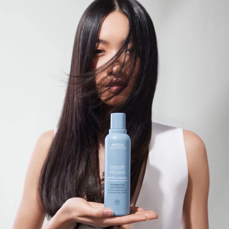 Aveda Smooth Infusion™ Anti-Frizz Shampoo kisimító sampon töredezés ellen 200 ml