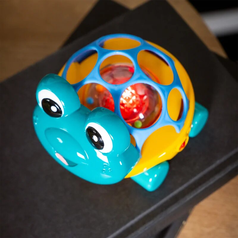 Baby Einstein Neptune the Turtle™ Curious Car kisautó csörgővel 3 m+ 1 db