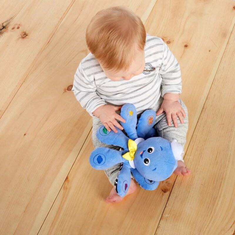 Baby Einstein Octoplush™ zenélő játék 3m+ 1 db