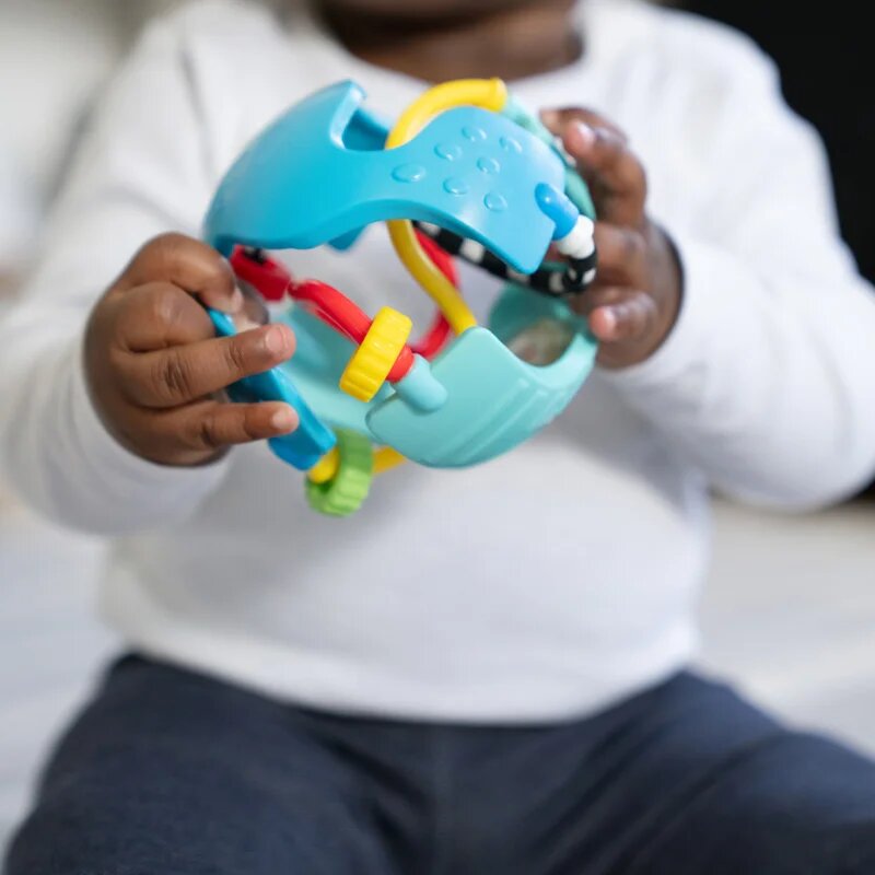 Baby Einstein Rattle & Sense™ szenzoros labda rágókával 3m+ 1 db