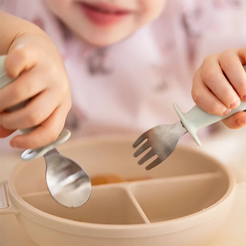 BabyOno Be Active Stainless Steel Spoon and Fork étkészlet gyermekeknek Beige 12m+ 2 db